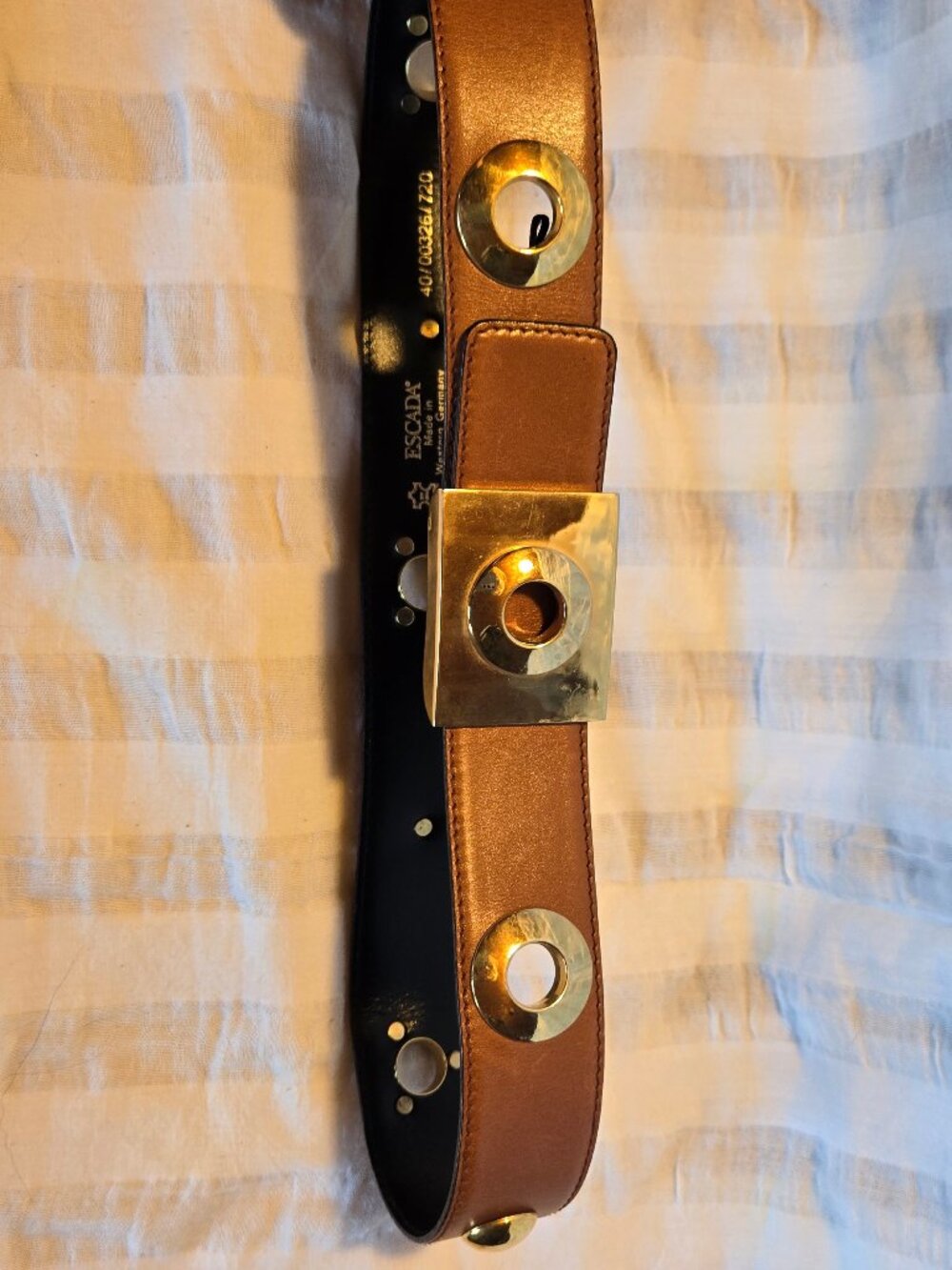 ESCADA tan leather belt w/ Gold buckle 40